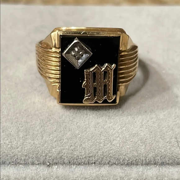 Vintage 14K Yellow Gold Black Onyx,Diamond Accent M Initial